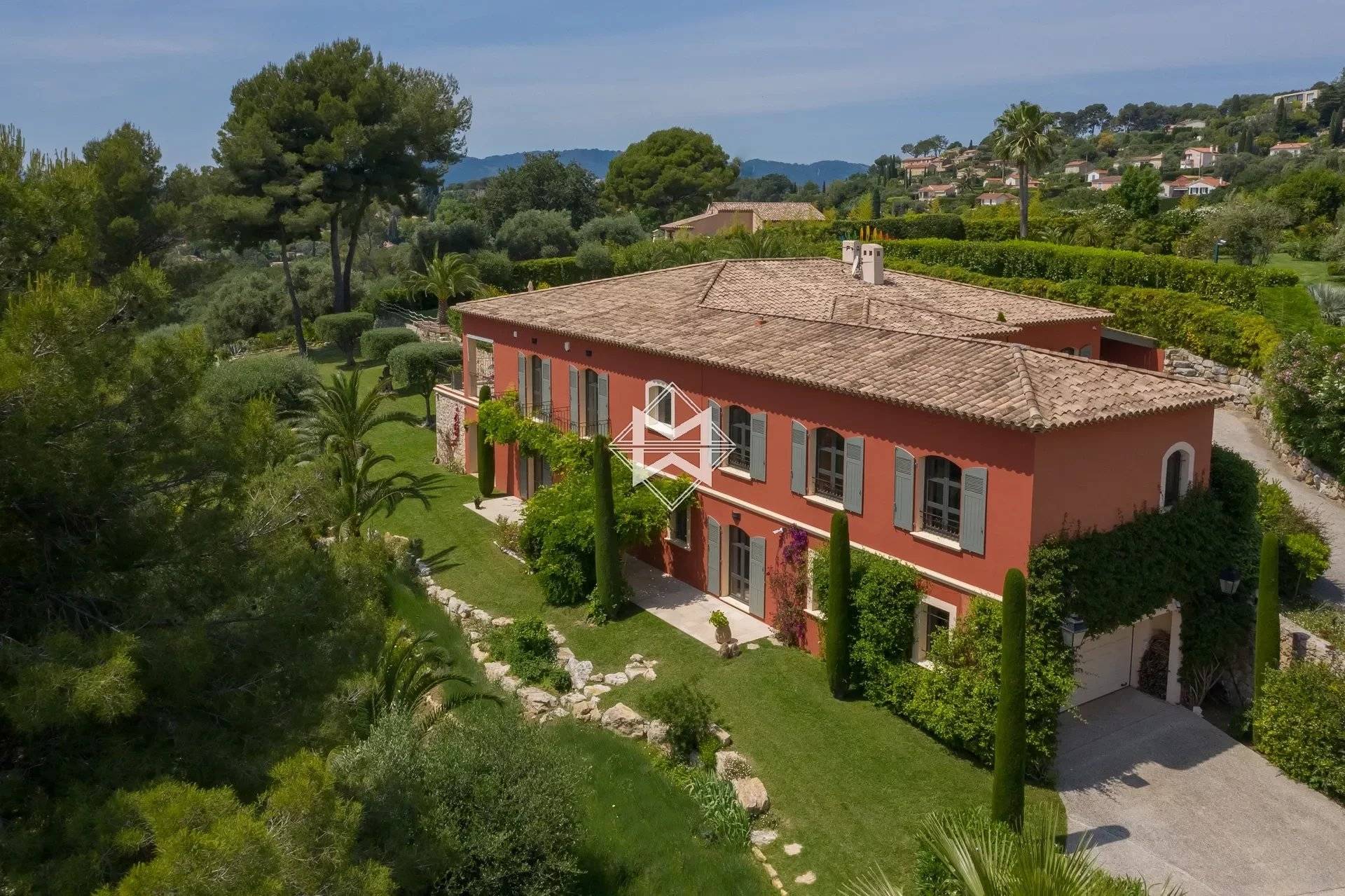 Superb Provencal with sea view