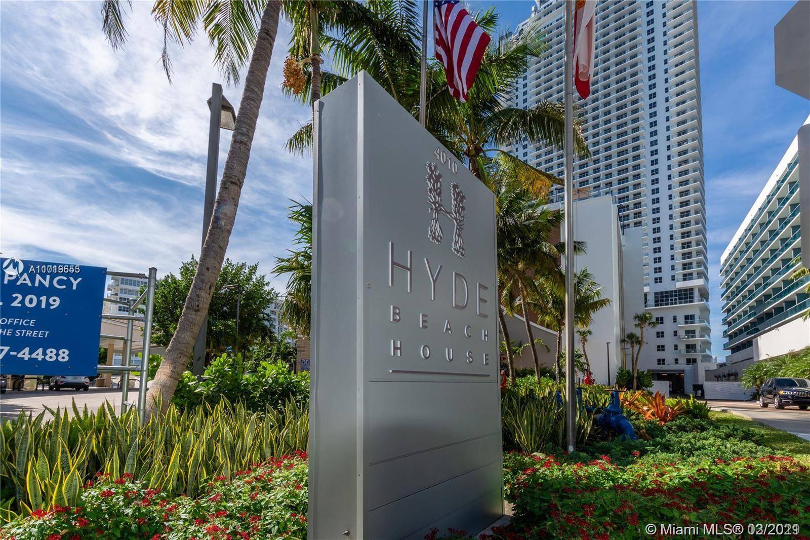 Call your investor ! Stunning luxury unit located in Hollywood Beach with spectacular intracoastal views.