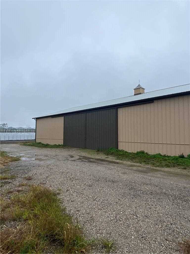 Excellent location for storage of farm equipment, landscapers, and contractors welcome.