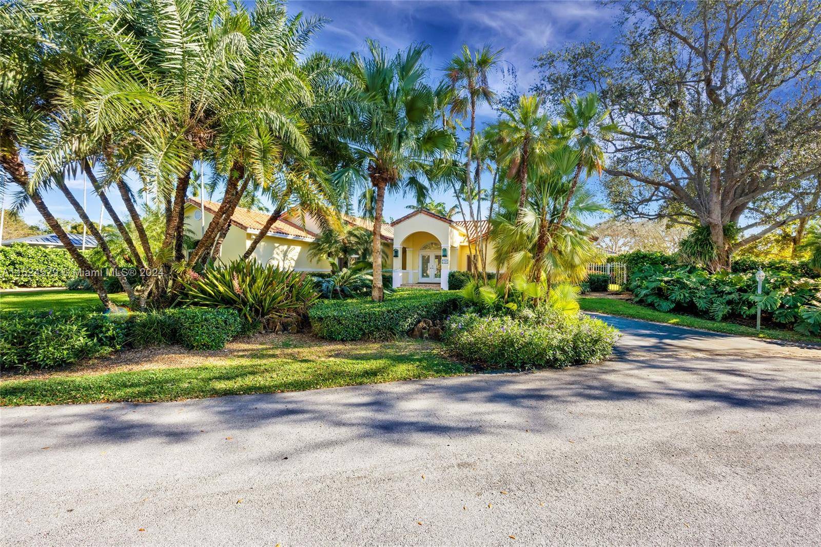 This fabulous 4 BR, 4. 5 BA, 4, 339 SF home is ideally located on a quiet cul de sac in Pine Bay Estates South !