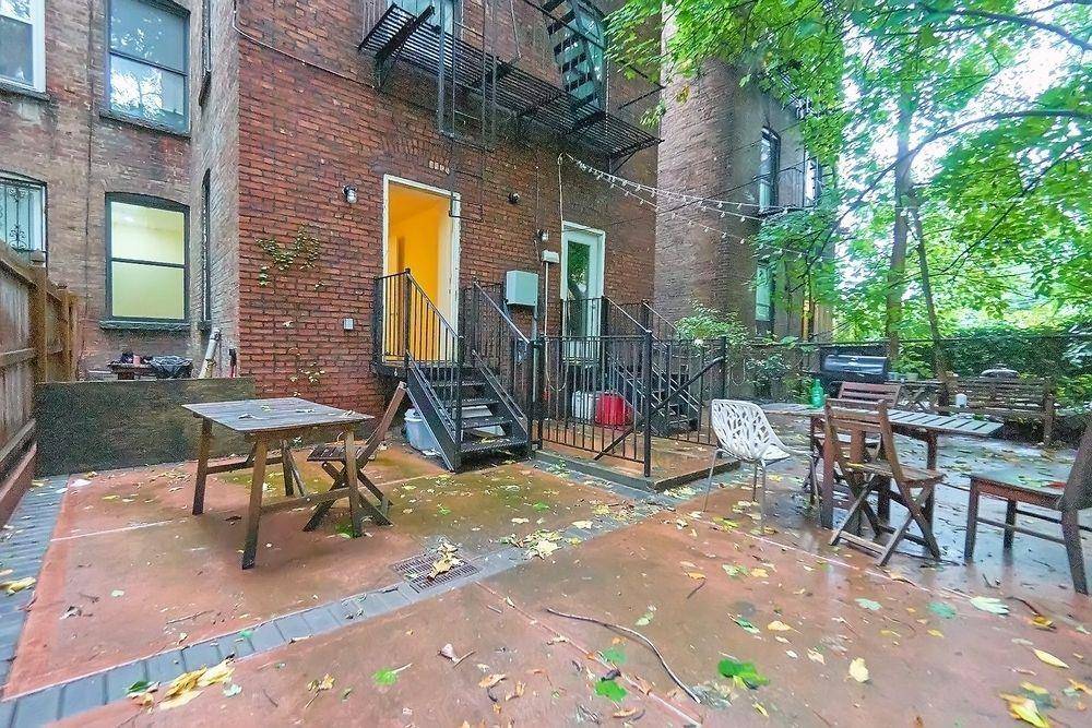 Stunning 3 bedroom 1. 5 bath with outdoor space in Crown Heights !