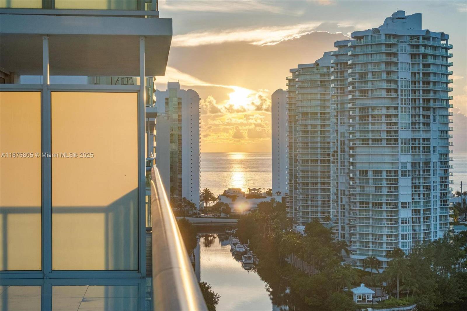 Luxury waterfront living, Boater s Paradise !
