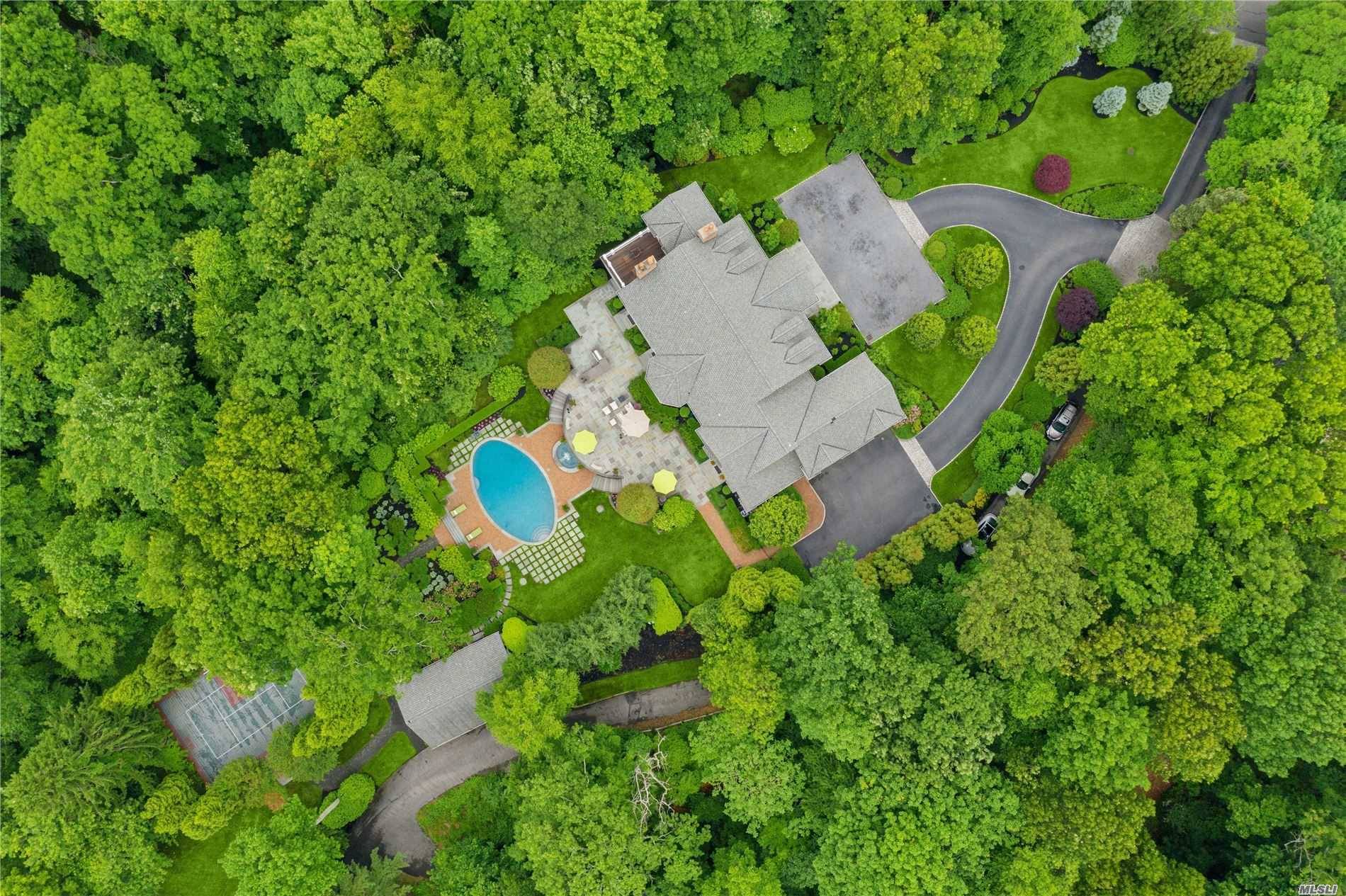 Laurel Hollow cold Spring Harbor Schools This may be the home you have been waiting for.