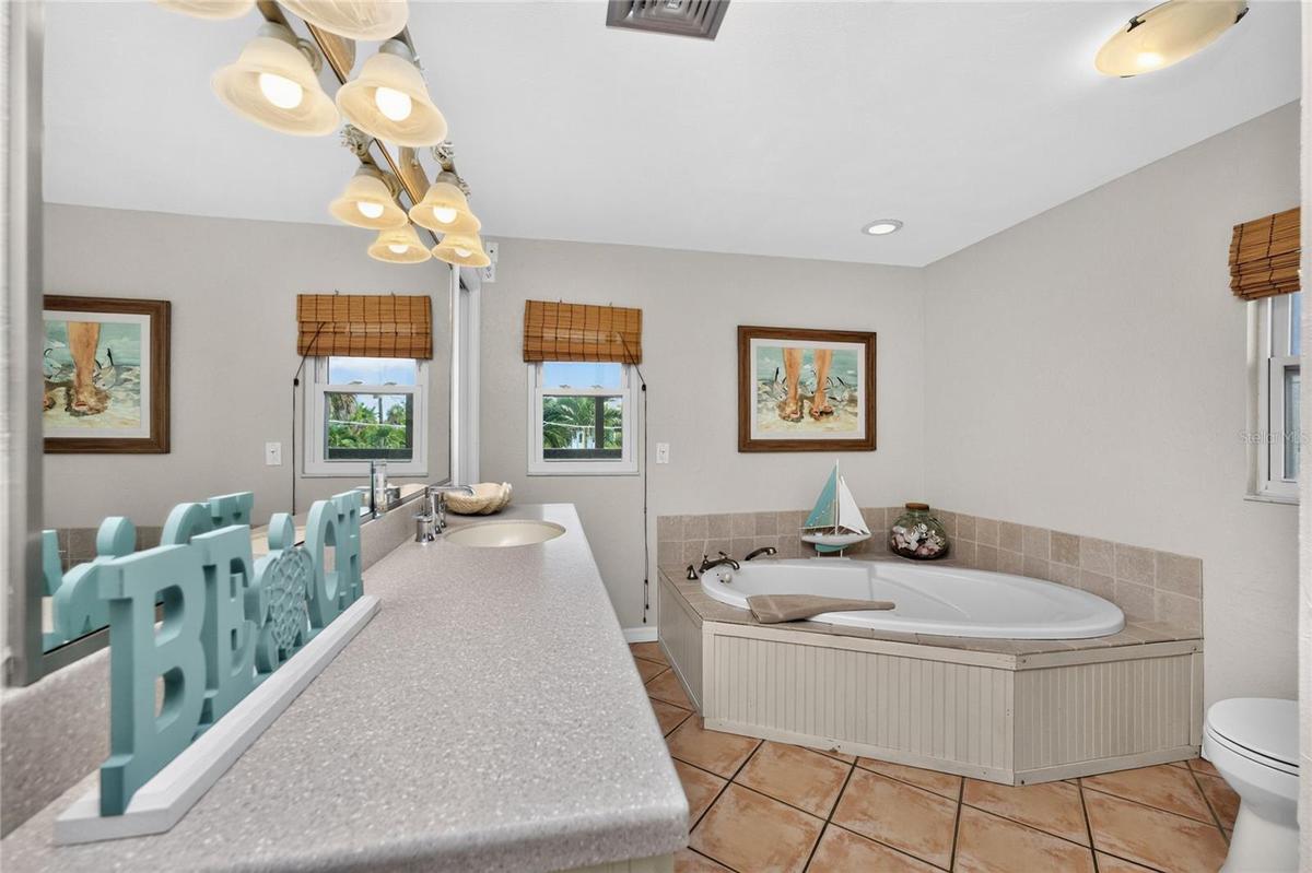 1120 Gulf Blvd - Main House - Suite 5 Primary Bathroom