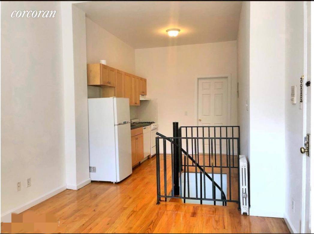 Net effective is ONLY 2, 450 on this unique One bedroom duplex with gorgeous private backyard available for May 1st move in.