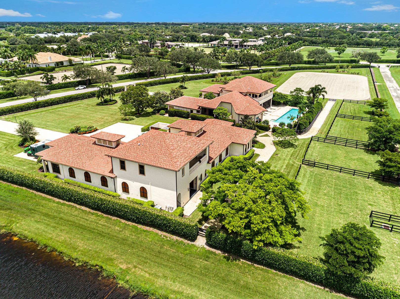Incredible estate... everything you could want and more, only a short hack to the showgrounds.