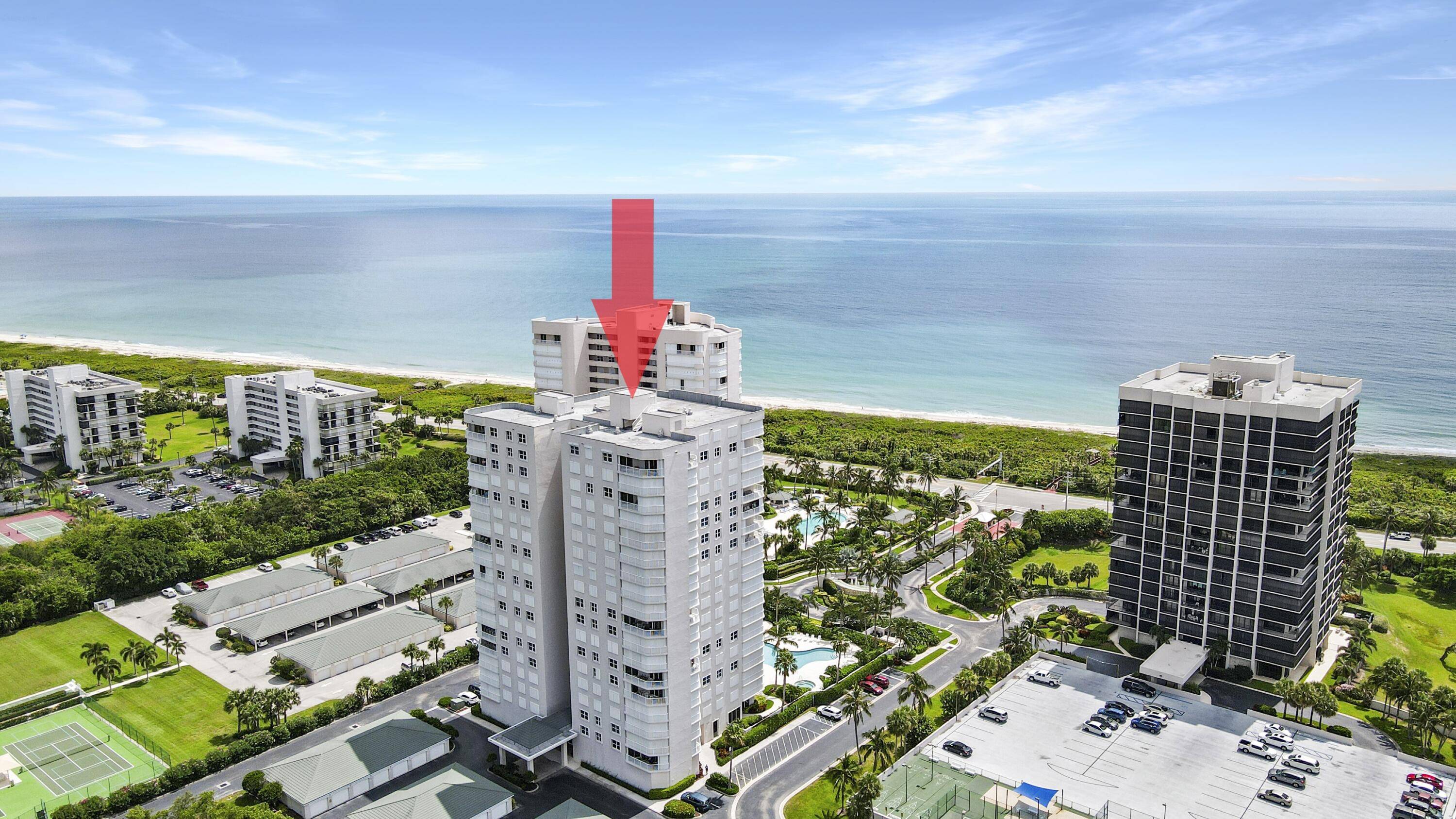 This 18th floor Ocean front condo has a large wrap around balcony with panoramic views of the ocean and river !