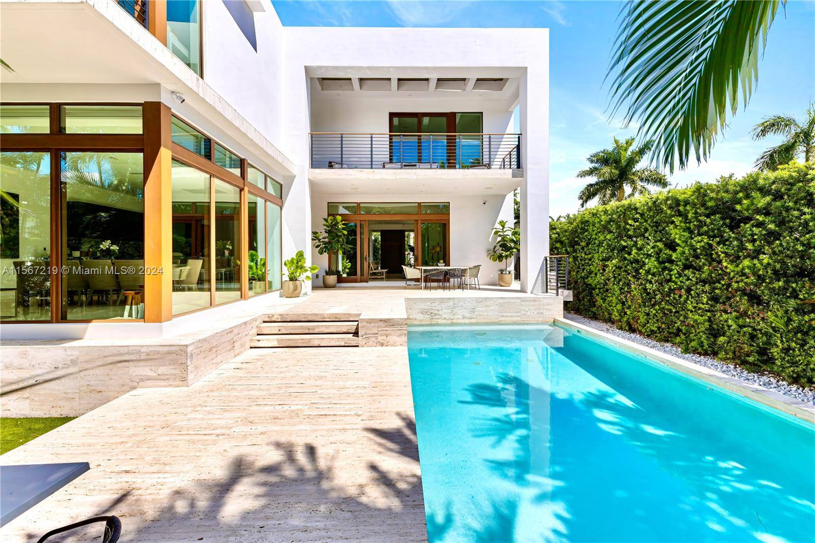 PRIME VENETIAN ISLANDS LOCATION, Newly constructed modern furnished home epitomizes contemporary elegance W inviting warmth.