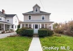 Vintage 3 Br colonial on 50x124 in Great Neck North.