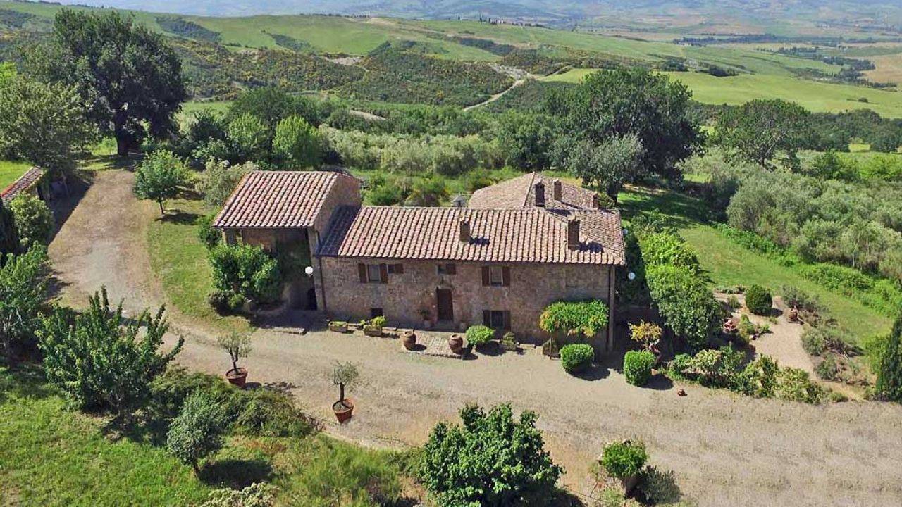 Farmhouse in PienzaTuscany among the sweet hills of Val d'Orcia. Our best properties for sale in the Val d'Orcia Pienza in Tuscany