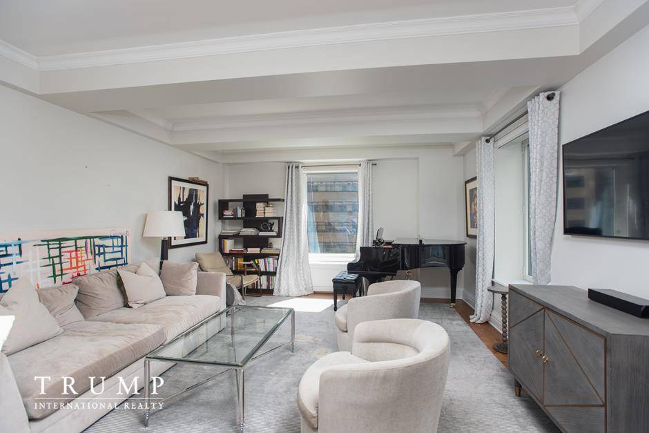 This is a graciously proportioned 2 bedroom unit in the iconic 502 Park Avenue.