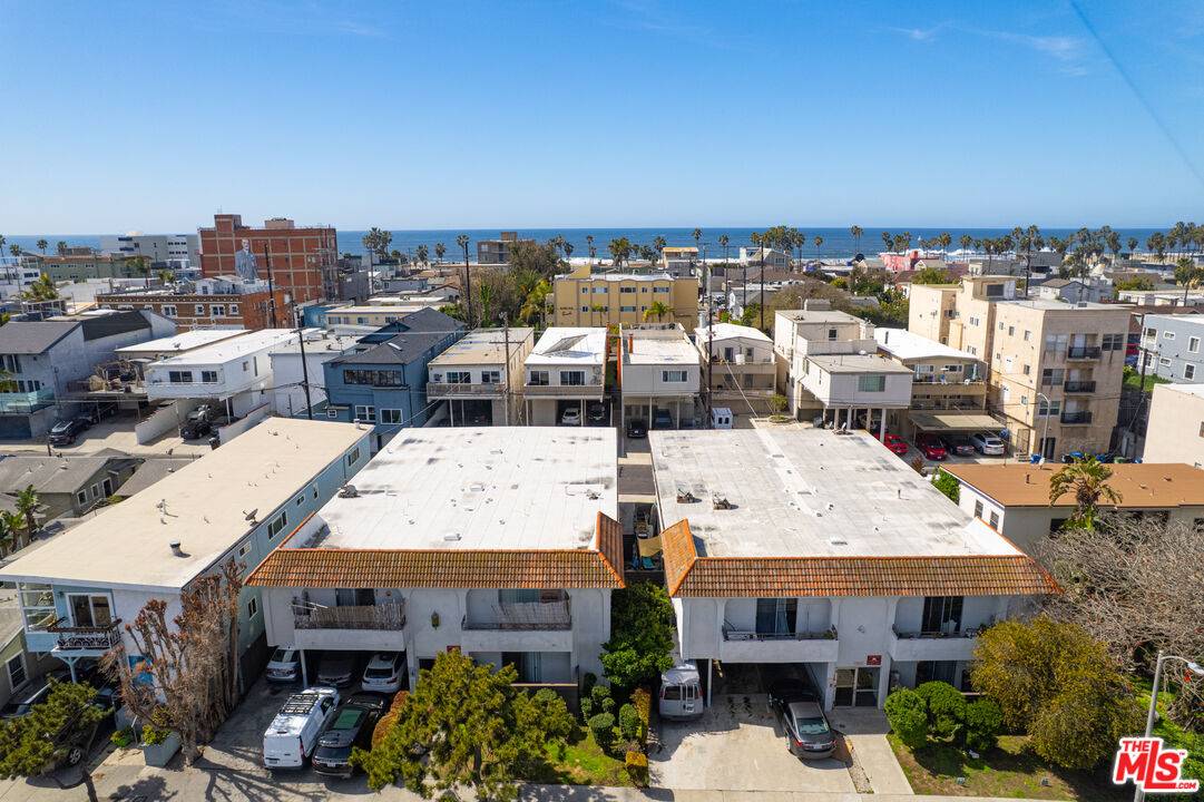 1917   Canal St 14BR Marina Del Rey La