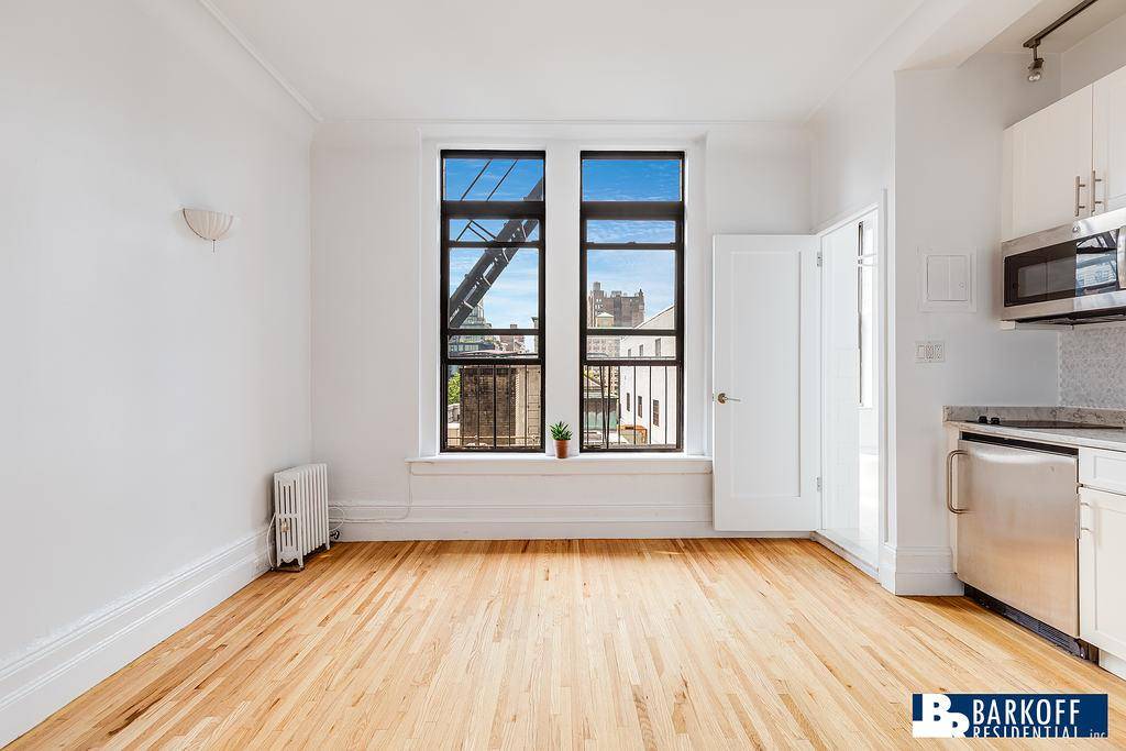 Here is your opportunity to connect with a classic prewar building that takes you back to the times of horse amp ; buggy in Manhattan.