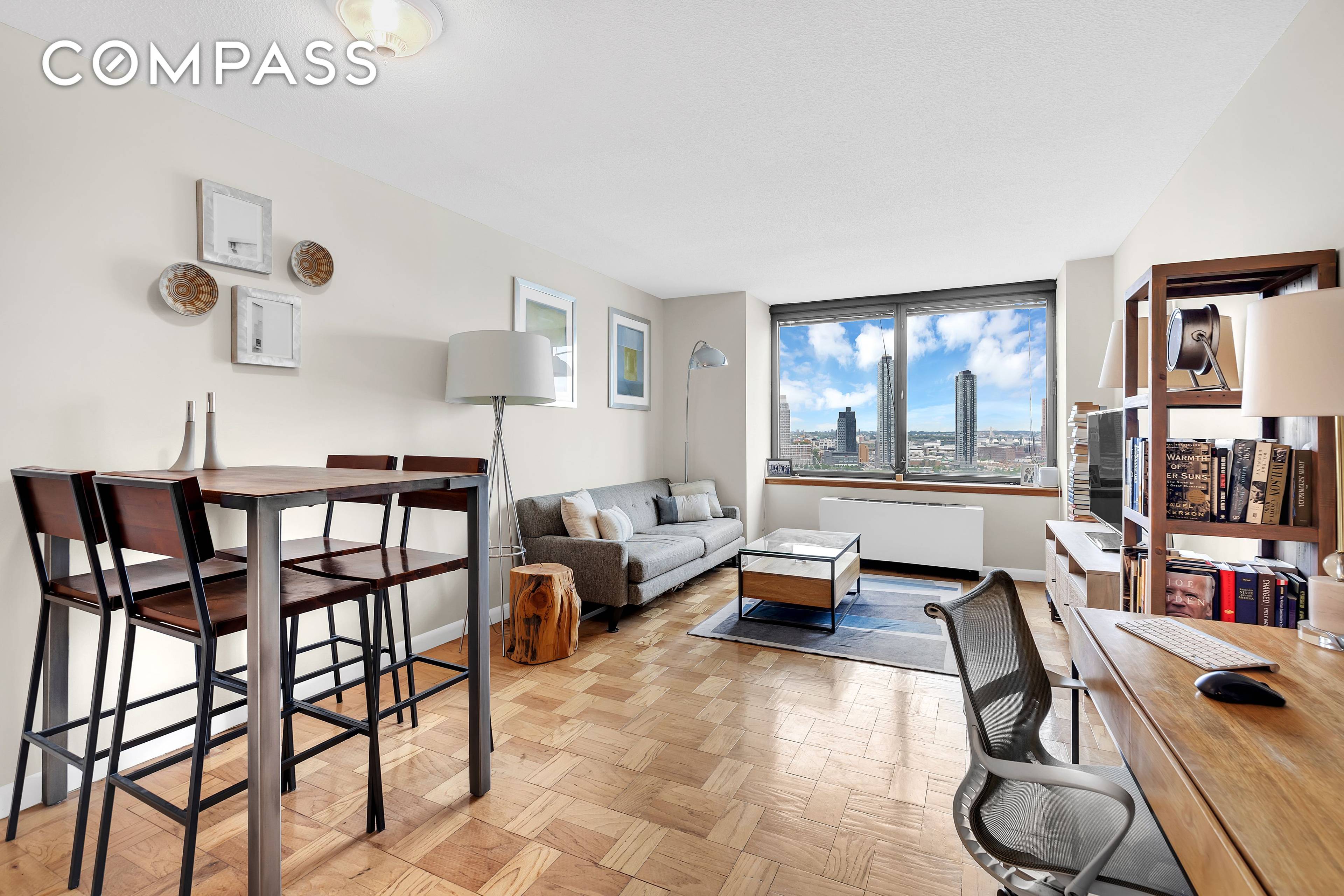 Just Listed Beautiful high floor 1Bedroom 1Bathroom with Direct Panoramic East River Views for Rent !