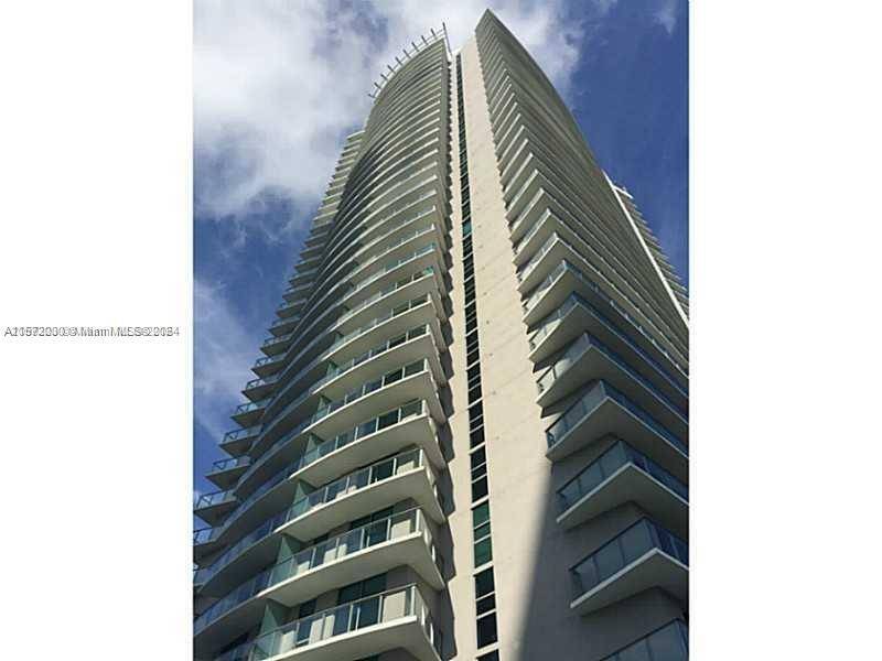 PARTIALLY FURNISHED STUDIO IN THE HEART OF BRICKELL.
