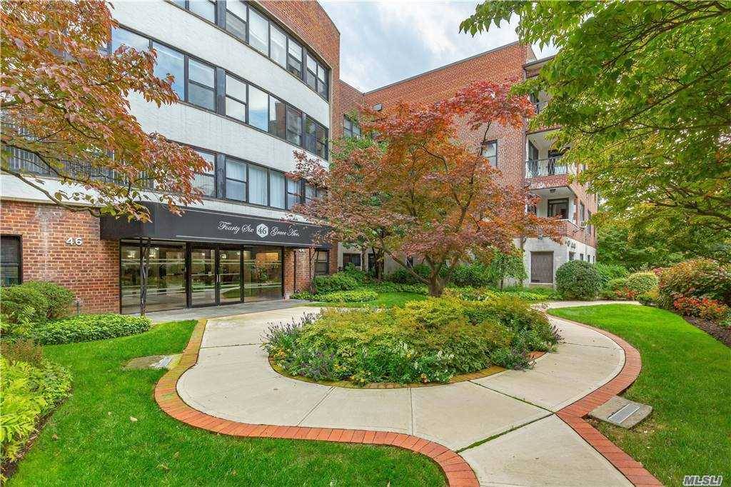 1 BR with a beautiful front garden view set off from the Street Most Desirable Location 3 blocks to LIRR, Buses and Heart of Town and across from Fireman's Park ...
