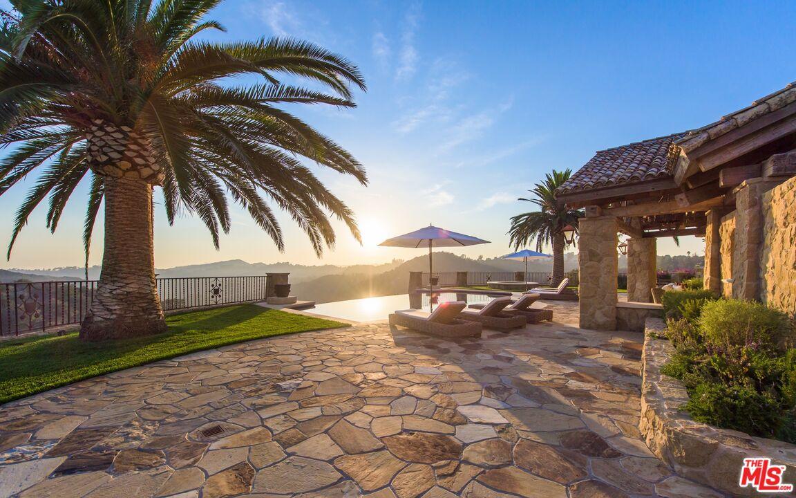 Main Infinity Pool w/ Cabana