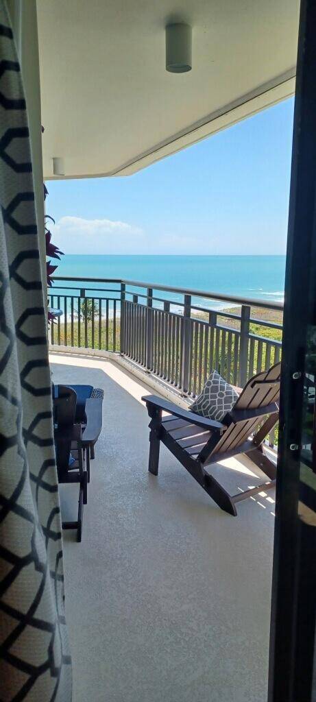 Beautiful ocean views ! available for immediate occupancy, 24 Hours noticed to show.