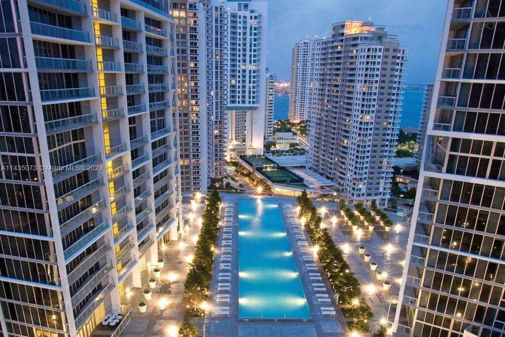 Icon Brickell located at the Northern Brickell financial District, walking distant to restaurants and Brickell s shopping centers, restaurants, South bound of Miami River, It is one of the preferential ...