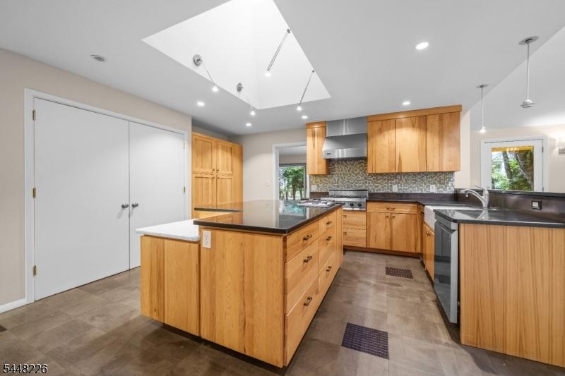 Eat-In Kitchen