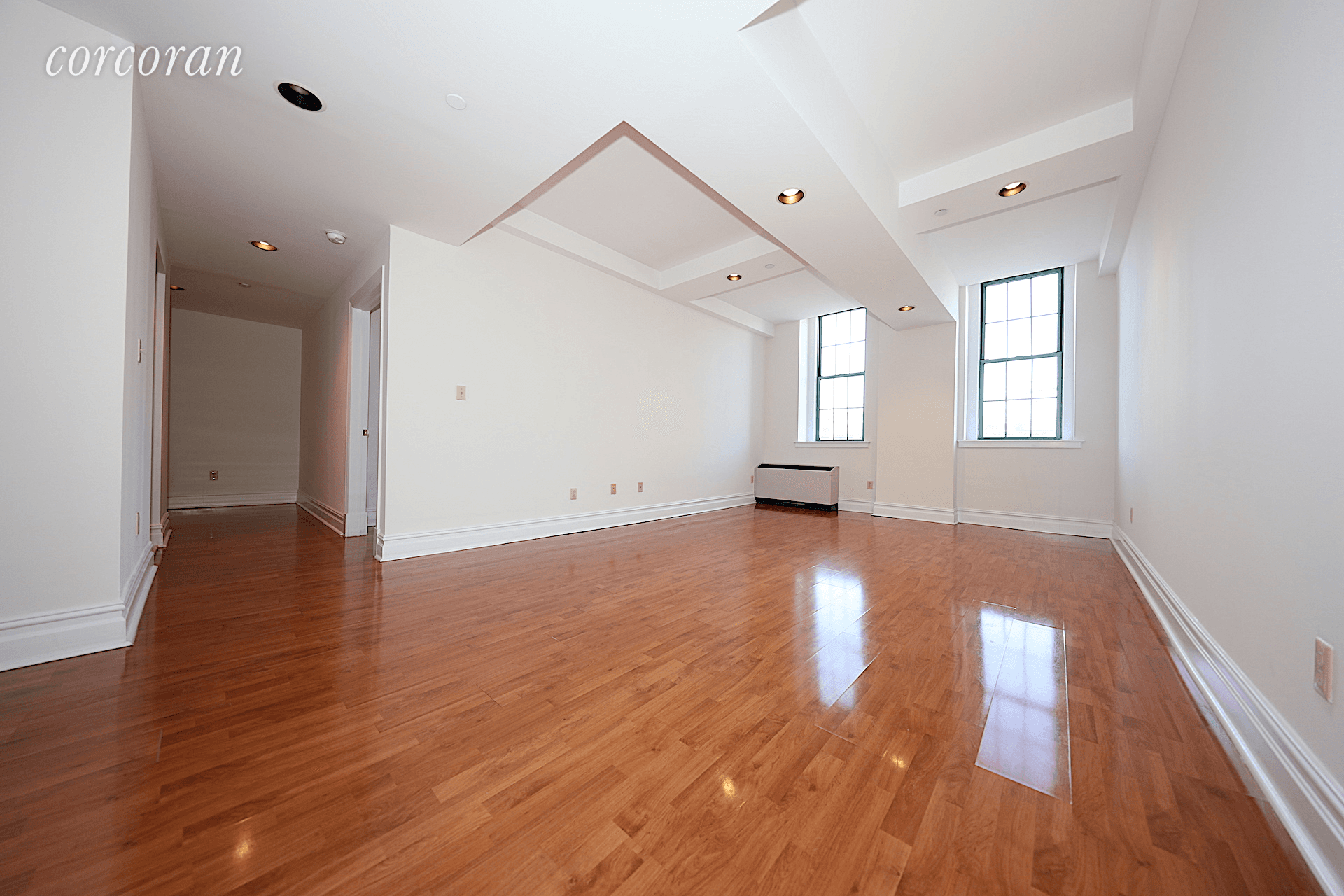 Spacious West facing 1Br 907 sq ft.