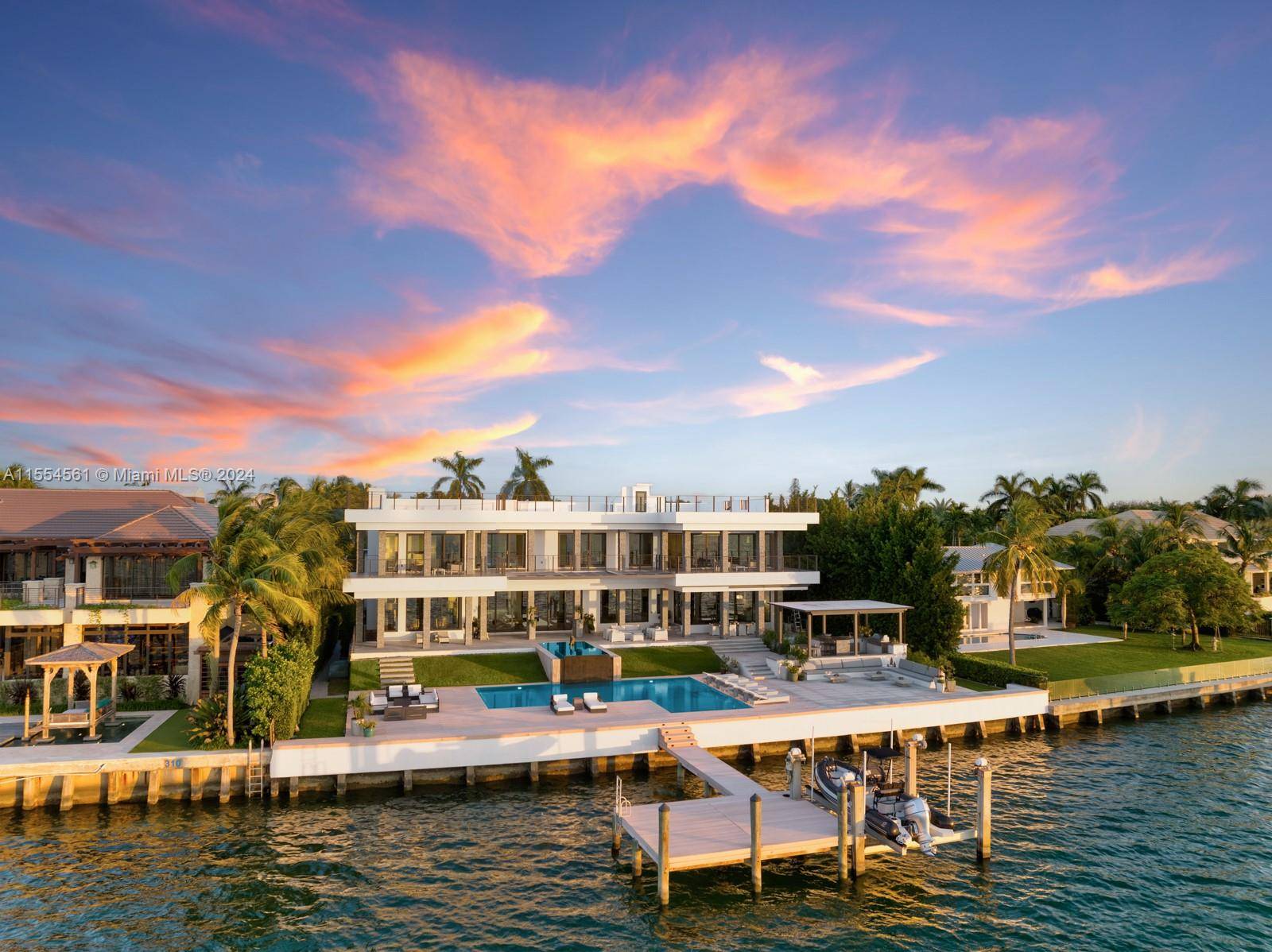 Designed by world renowned architect Ramon Alonso of Miami based Studio Radyca.