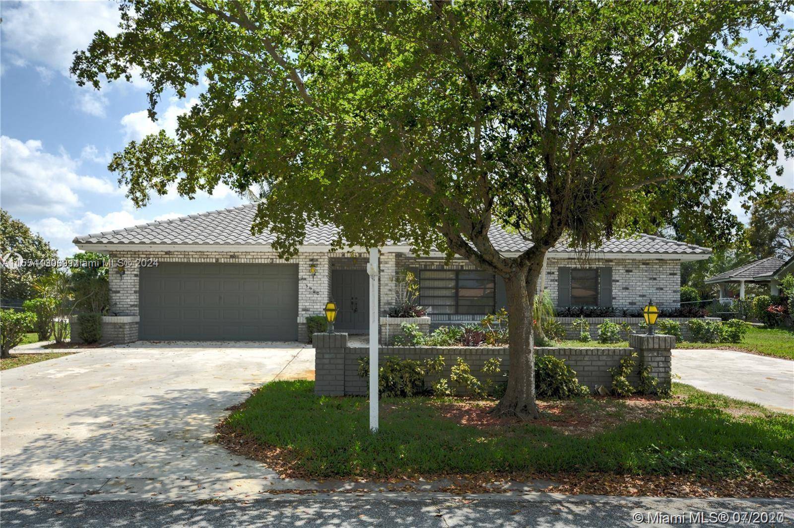Welcome to this spacious 4 bedroom, 3 bathroom single family home in beautiful Coral Springs.
