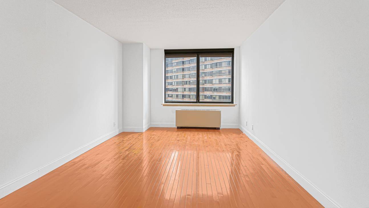 Large one bedroom, Flex Two with Wall divider with River and City Views of Empire State, Chrysler Buildings and the New Vanderbilt buildings.