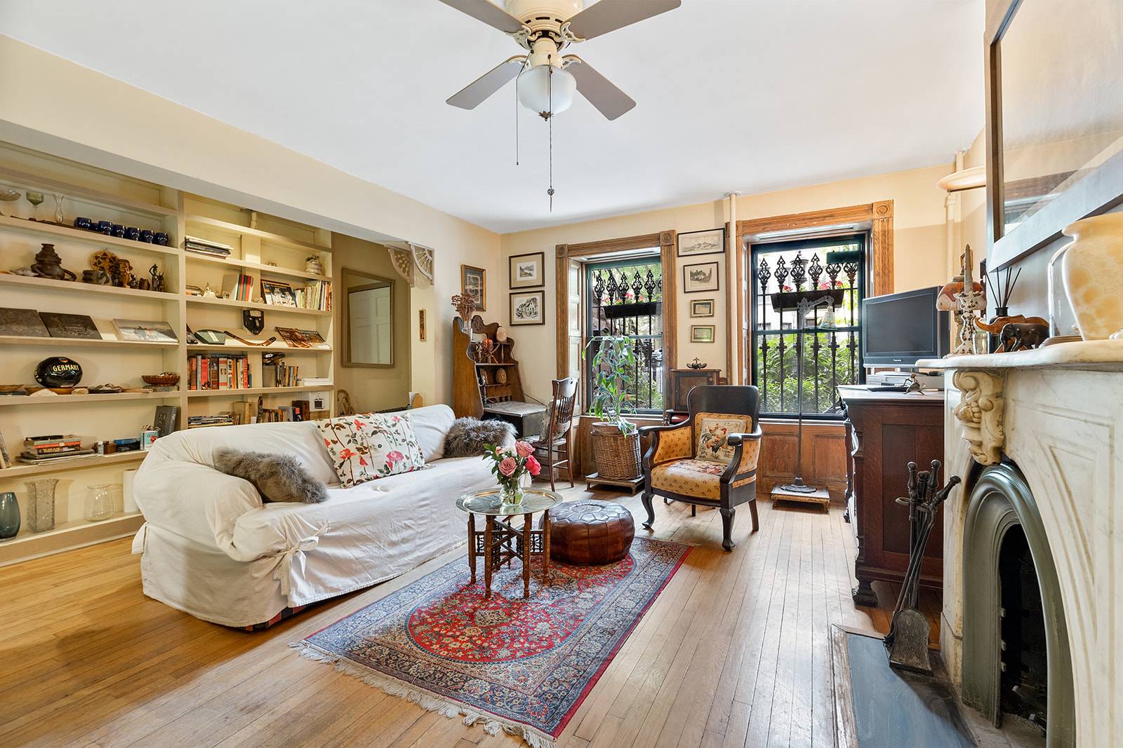 This garden floor thru duplex consists of a spacious one bedroom with home office, centrally located on one of the most beautiful tree lined street in the neighborhood.