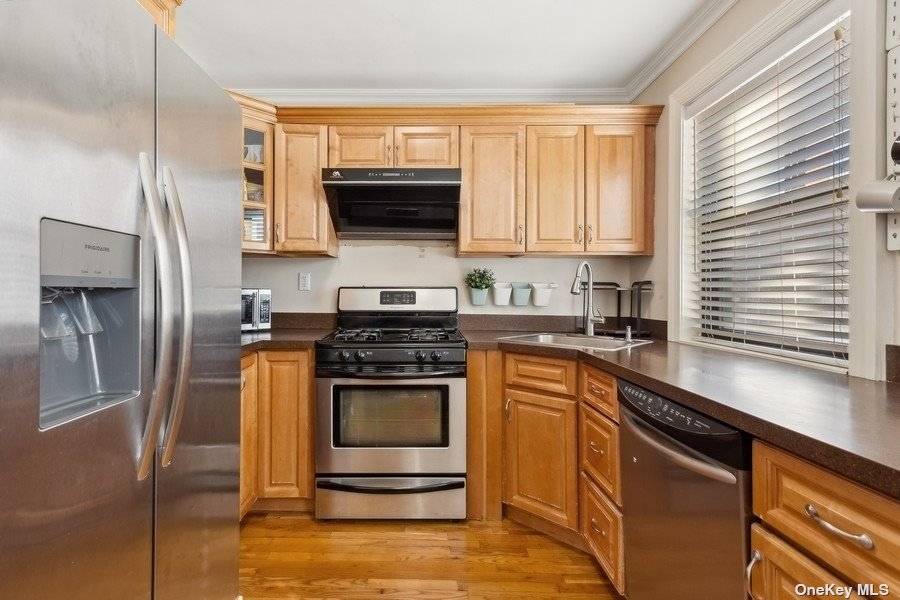 Welcome Home True 3 Bedroom Lower Corner Unit Situated In The Rear Of A Tree Filled Courtyard Featuring An Open Concept Kitchen Dining Area With Stainless Appliances.