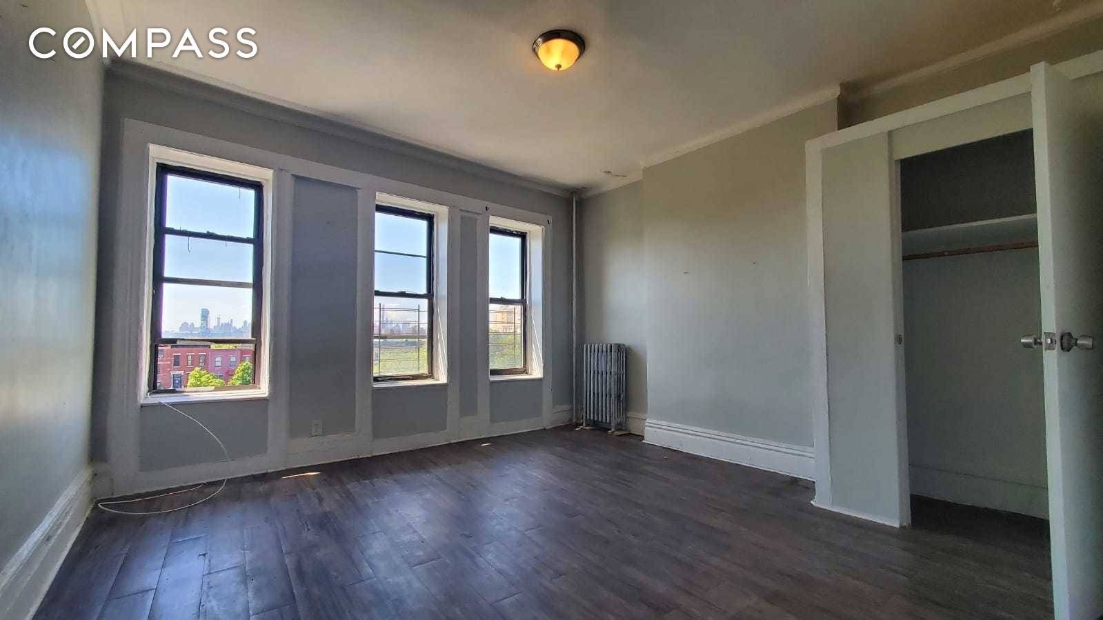 Incredible 4 Bedroom HUGE Apartment with Washer Dryer.