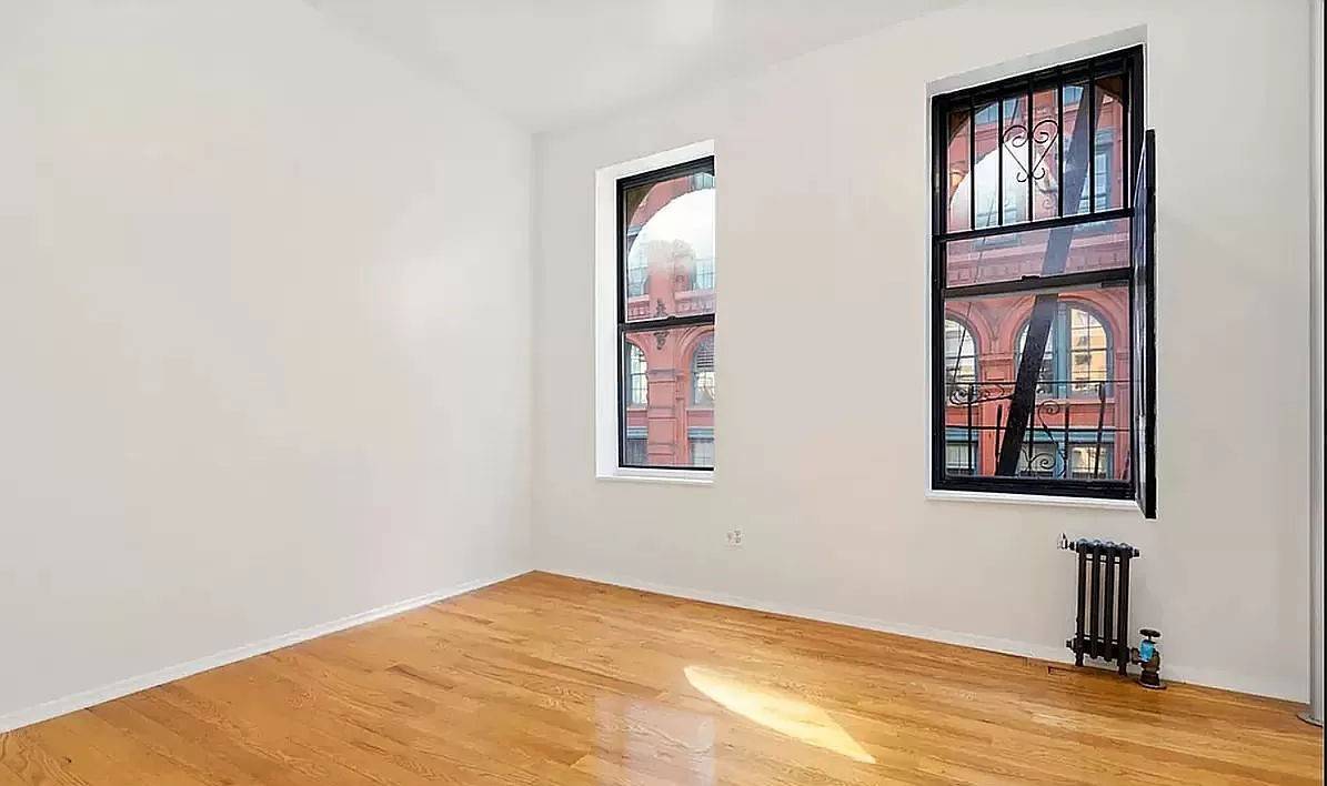 Spacious and sunny 3 bedroom apartment in the heart of NoLita !
