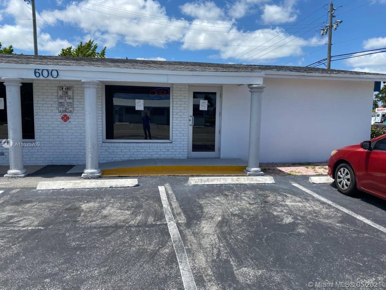 Prime central Broward location just east of I 95.
