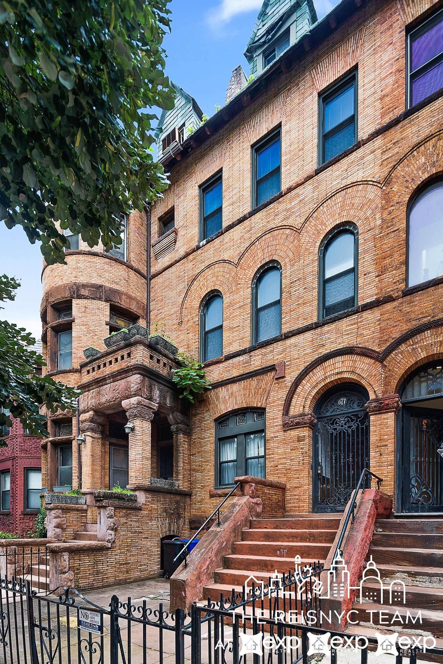 Don't pass up this chance to create your dream home in desirable Crown Heights.