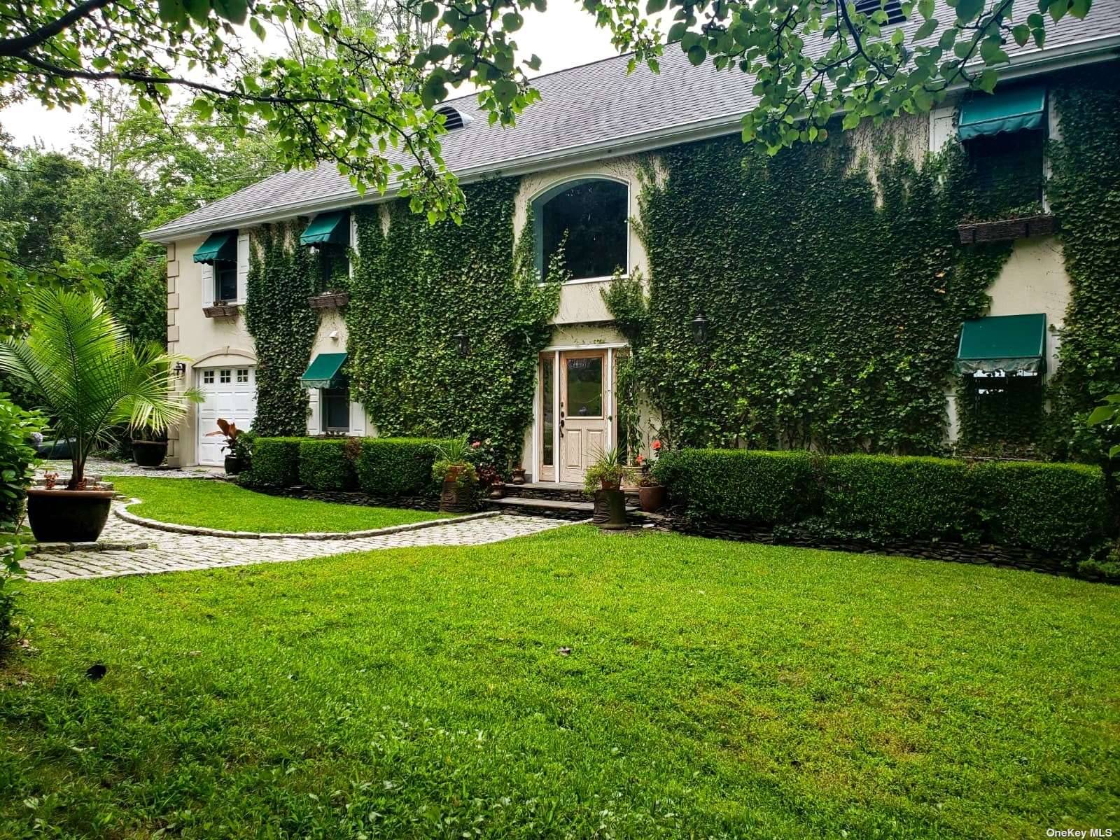 Incredible waterfront home on Centre Island, close proximity to NYC.
