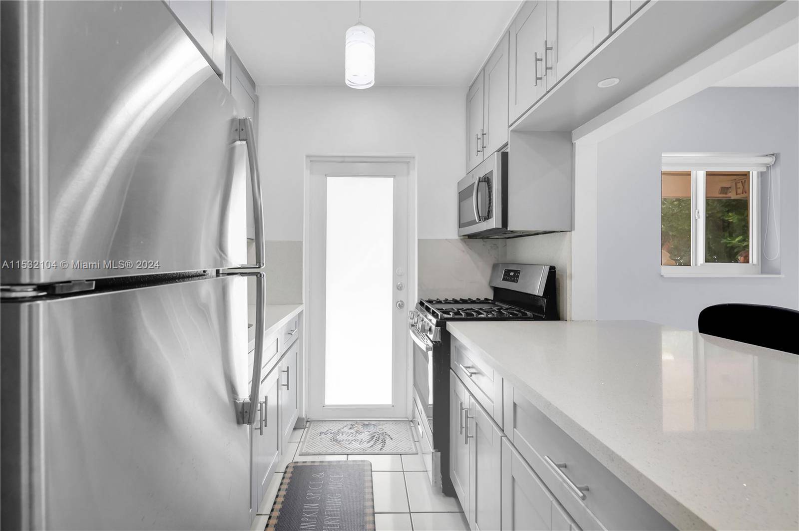 Welcome home to this incredible opportunity to own this spacious one bedroom 1 bath apartment located only blocks away from south beach, Lincoln ave, south of 5th and and all ...