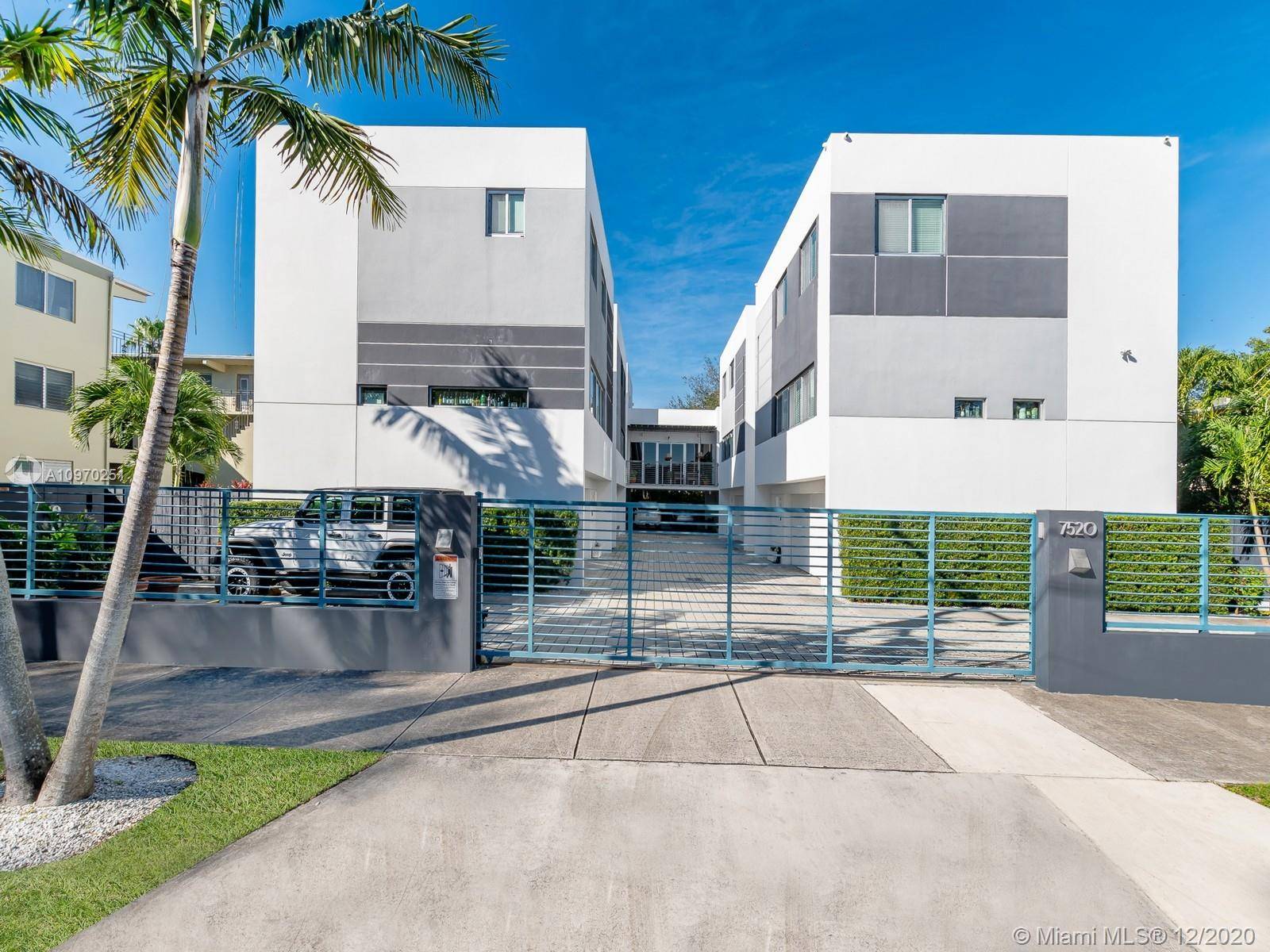 ONE OF A KIND 3 STORY TOWNHOUSE IN SOUTH MIAMI.