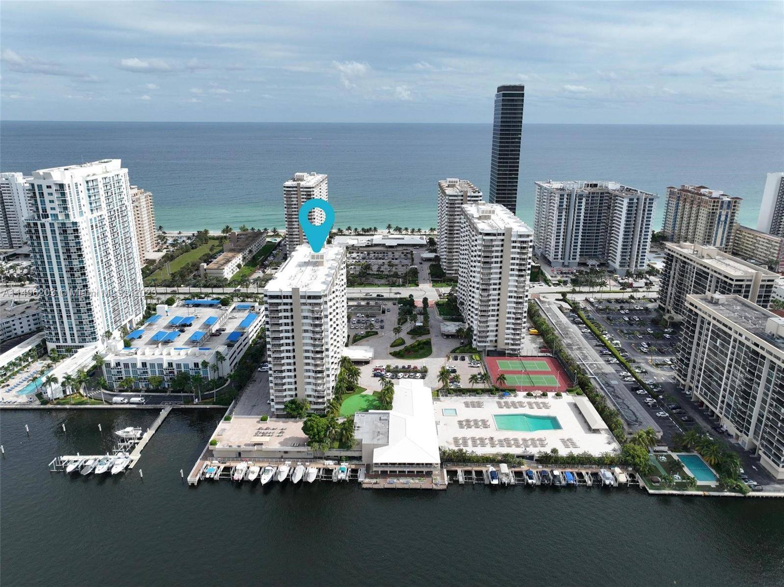 2 2 CORNER UNIT WITH VIEWS OF THE INTRACOSTAL.