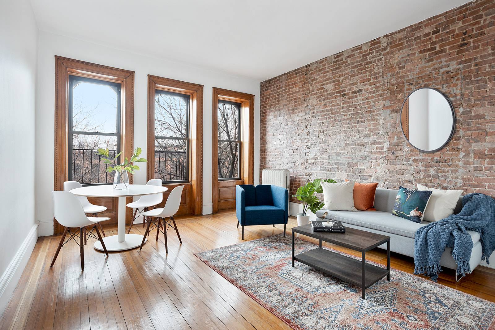 This sunny one bedroom co op is located in a charming limestone building on the coveted block of 3rd Street in Park Slope.