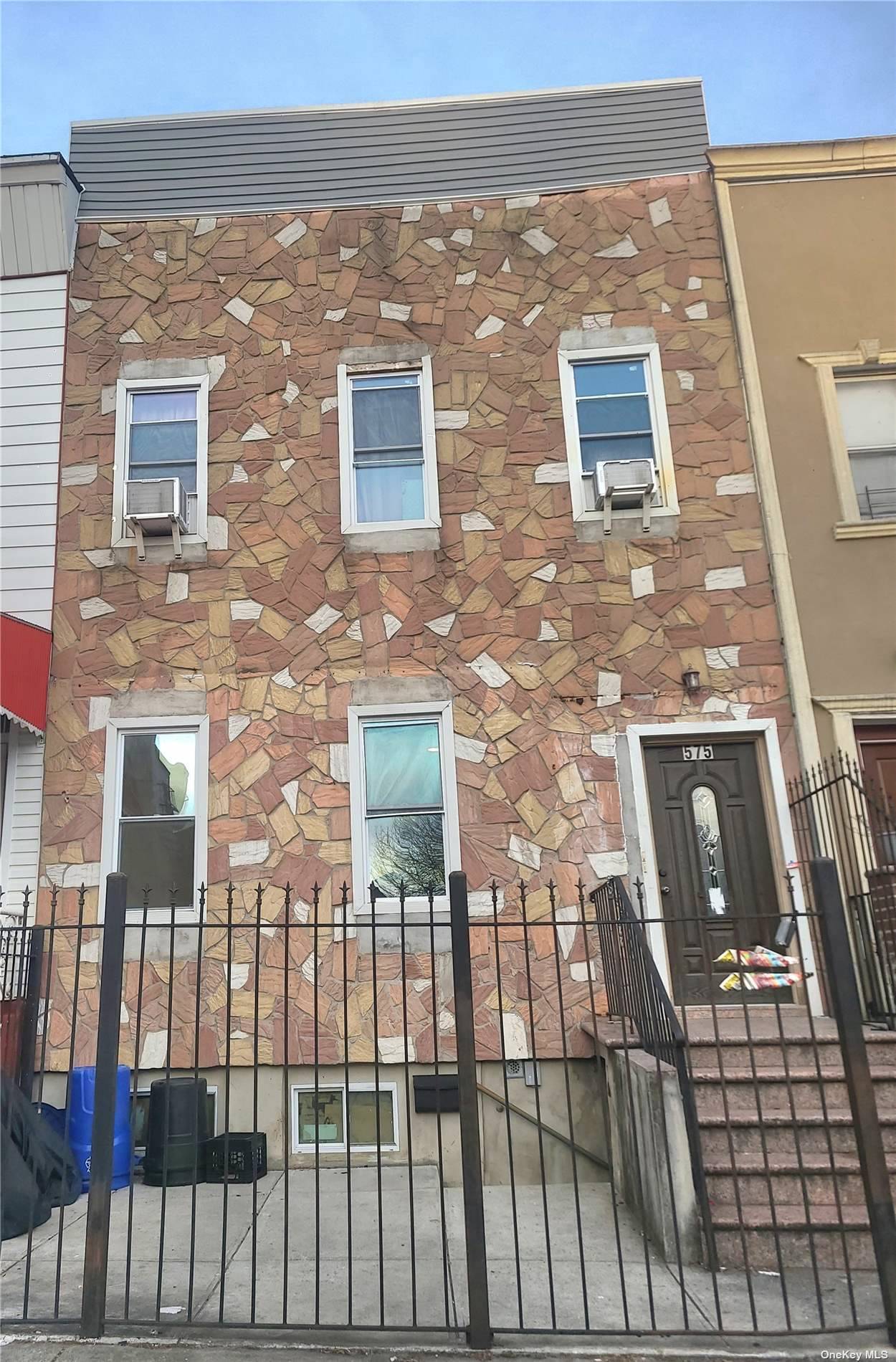 It's currently vacant. Beautifully renovated 2 family attached house in Bushwick in excellent condition.