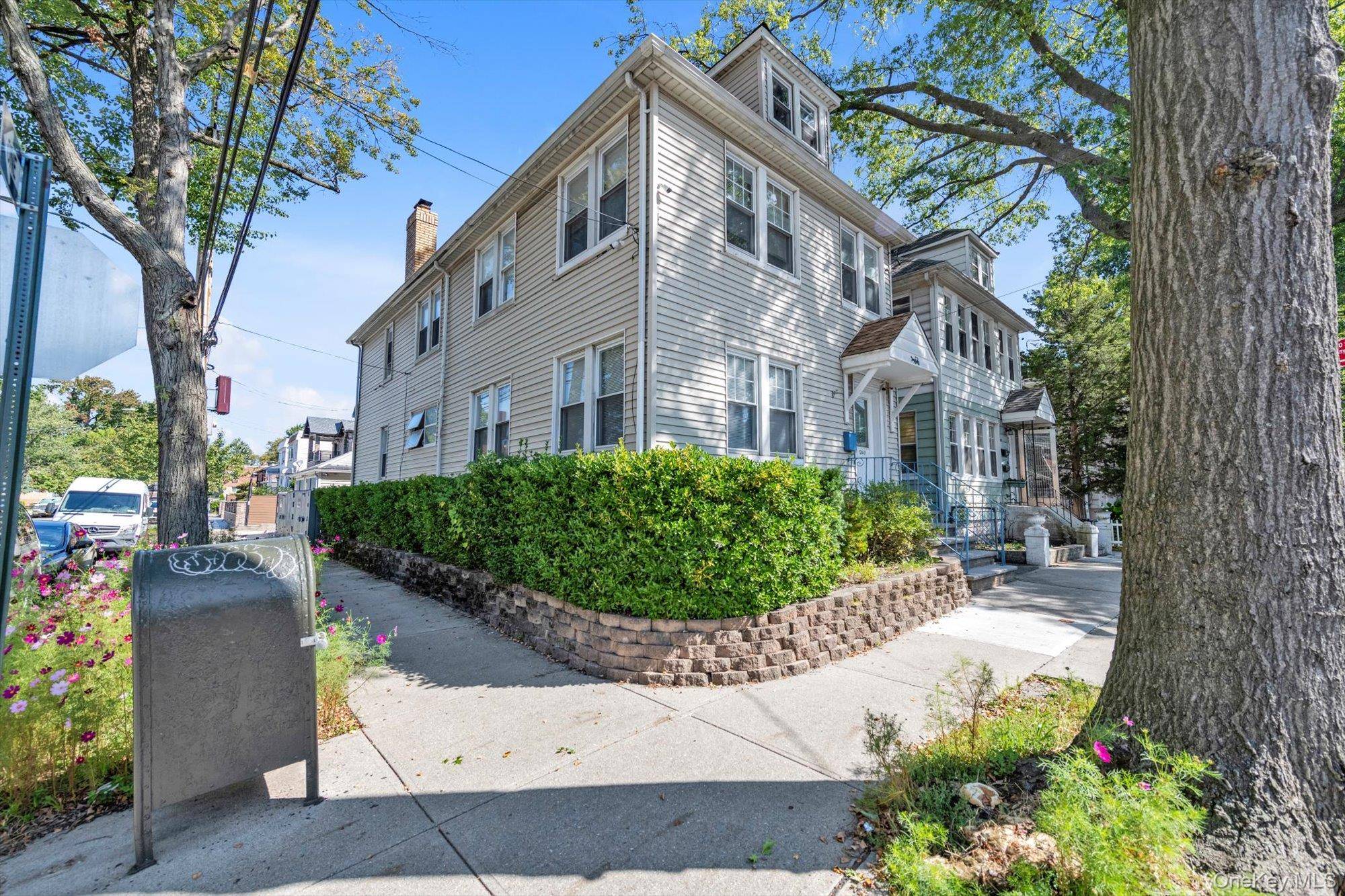 Legal 2 Family nice area, 2 Sperate boilers Motivated seller, wants to hear all offers.