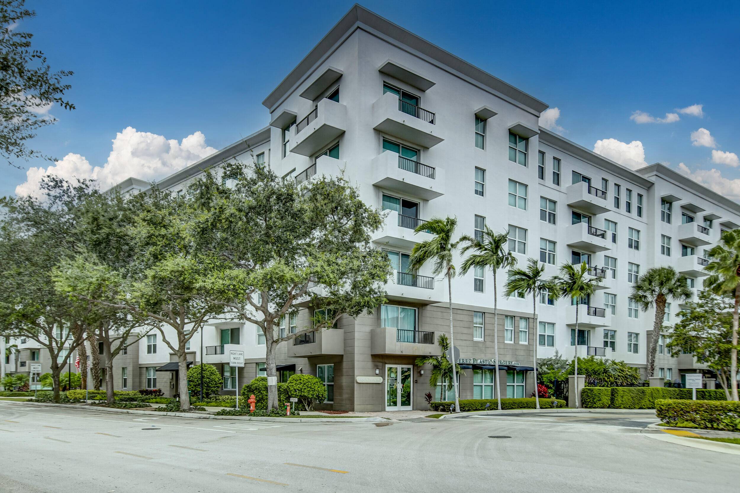 Discover luxury living in this meticulously maintained 1BR, 1BA residence near Imperial Point, Fort Lauderdale.