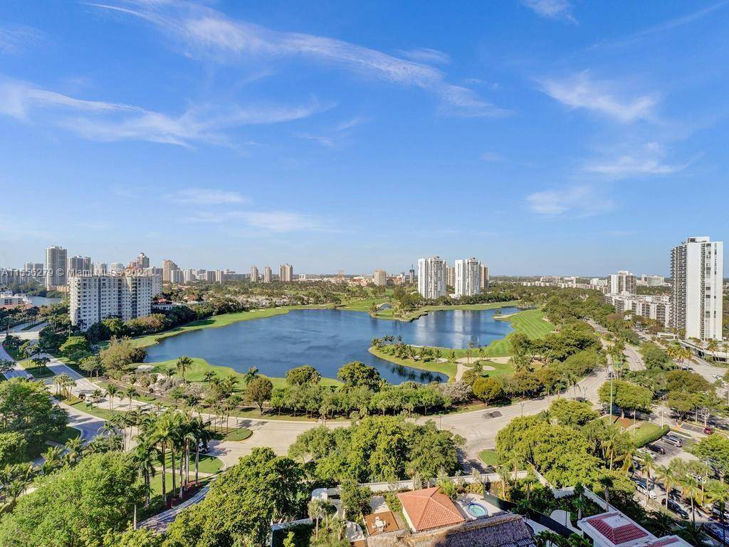 Spectacular Golf course, lake skyline views from this exclusive 2 2 split floorplan, 1560 sqft in one of the best buildings in Aventura !