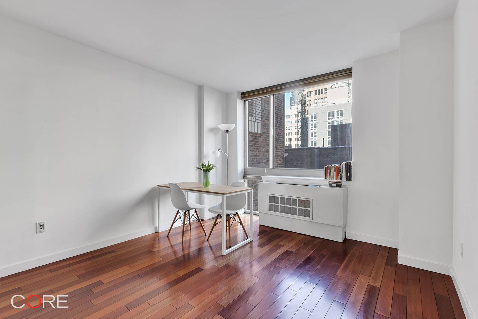 Enjoy living in this beautiful, full service condo building in the heart of Flatiron.