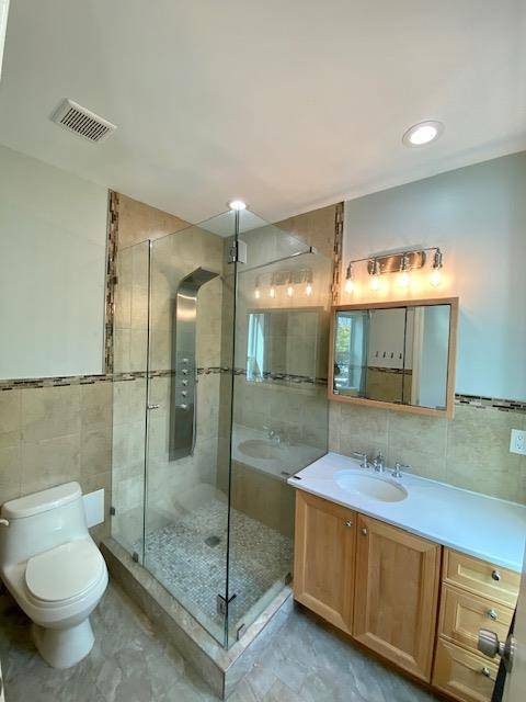 Ocean Hill 3 bedroom, 2 full bathroom private floor apartment in beautiful brownstone.