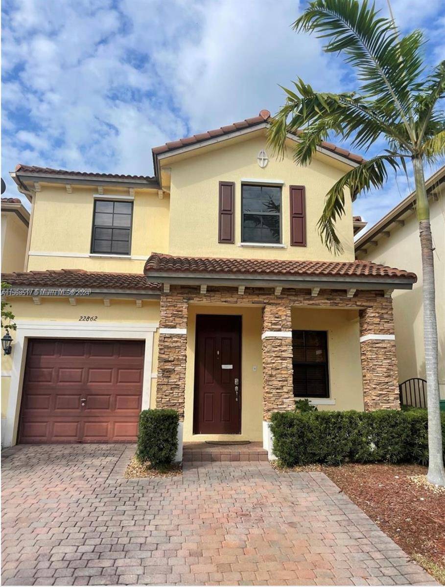 Beautiful Coach Home at Islands at Bayshore, 3 bedrooms upstairs, 2 1 2 bathrooms, one car garage, kitchen with stainless steel appliances, tile throughout firstfloor, carpet on 2nd floor, big ...