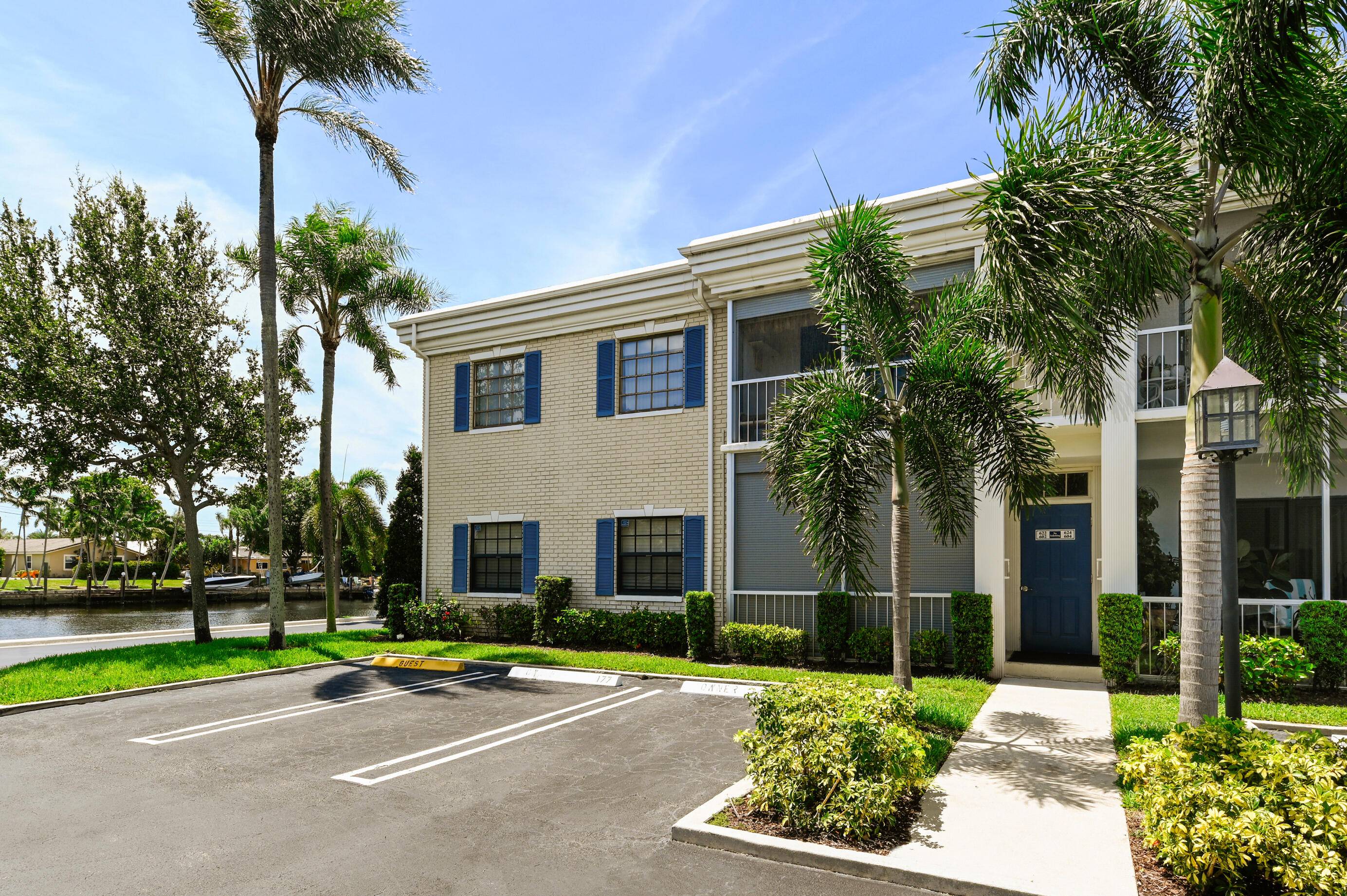 Extremely well maintained original CORNER unit in the highly desirable Cypress Club of Pompano Beach.