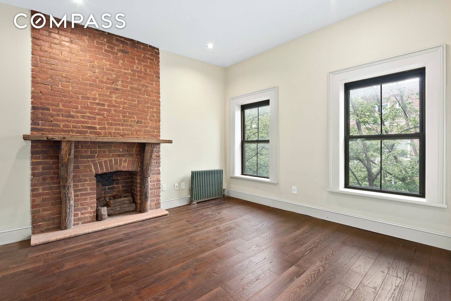 Occupy the entire 3rd floor of this beautiful, 20 foot wide, brick townhouse on a charming block in Bridge Plaza, Downtown Brooklyn ; at the nexus of DUMBO, Vinegar Hill ...