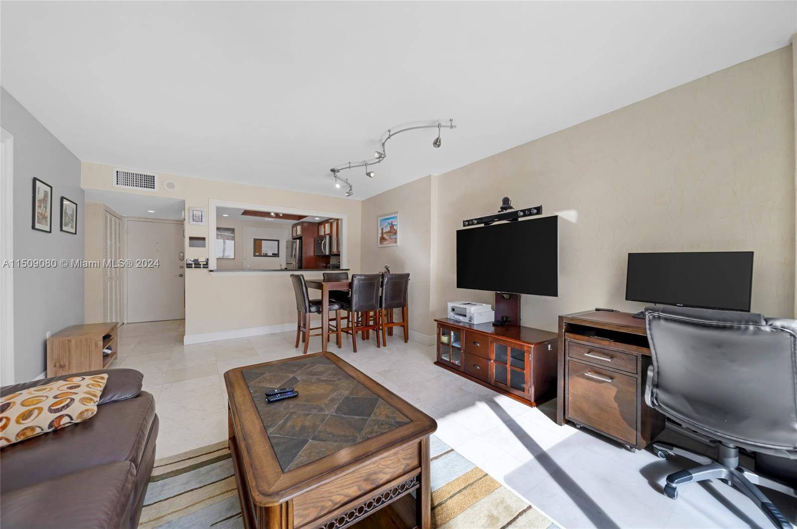 Remodeled 1 bed 1 bath with a modern and neutral taste, travertine floors and Venetian plaster walls.