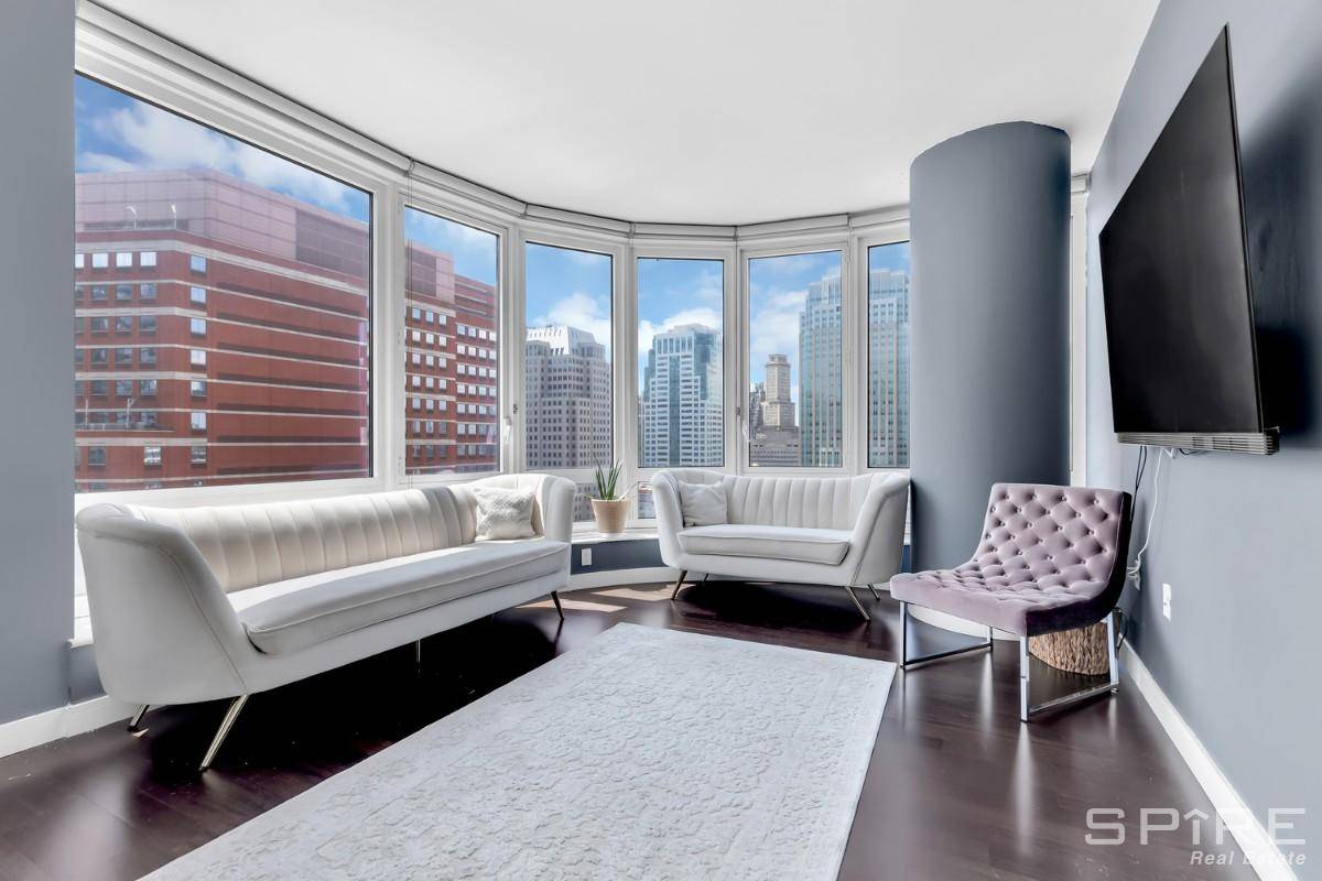 This modern, light filled two bedroom home features sweeping southwestern views of Downtown Brooklyn, lower Manhattan and the Freedom Tower through panoramic windows.